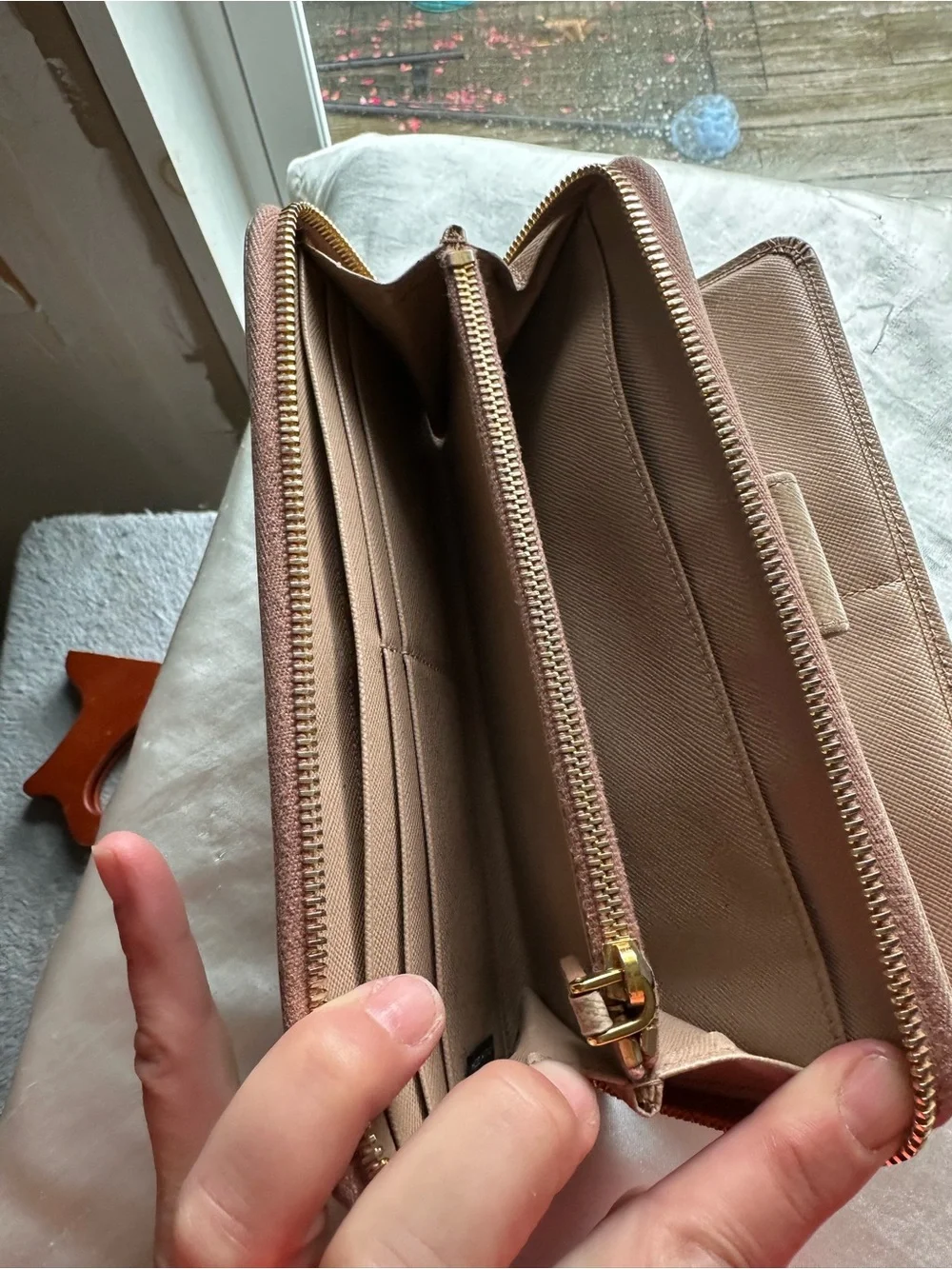 Prada zip around